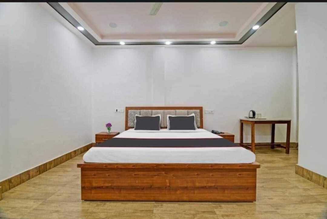 Capital O 26866 Megha Resort Jorhāt Exterior foto