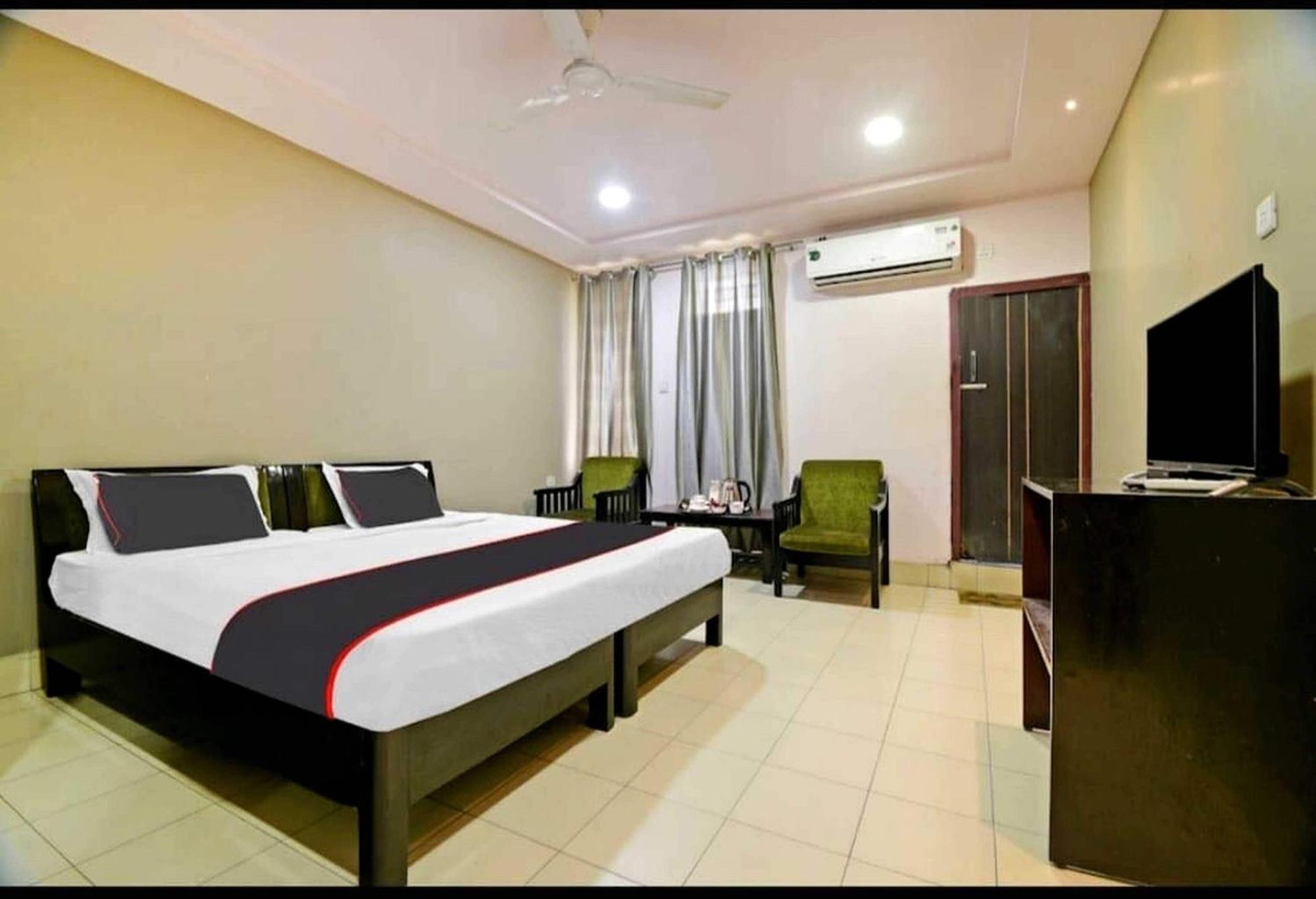 Capital O 26866 Megha Resort Jorhāt Exterior foto