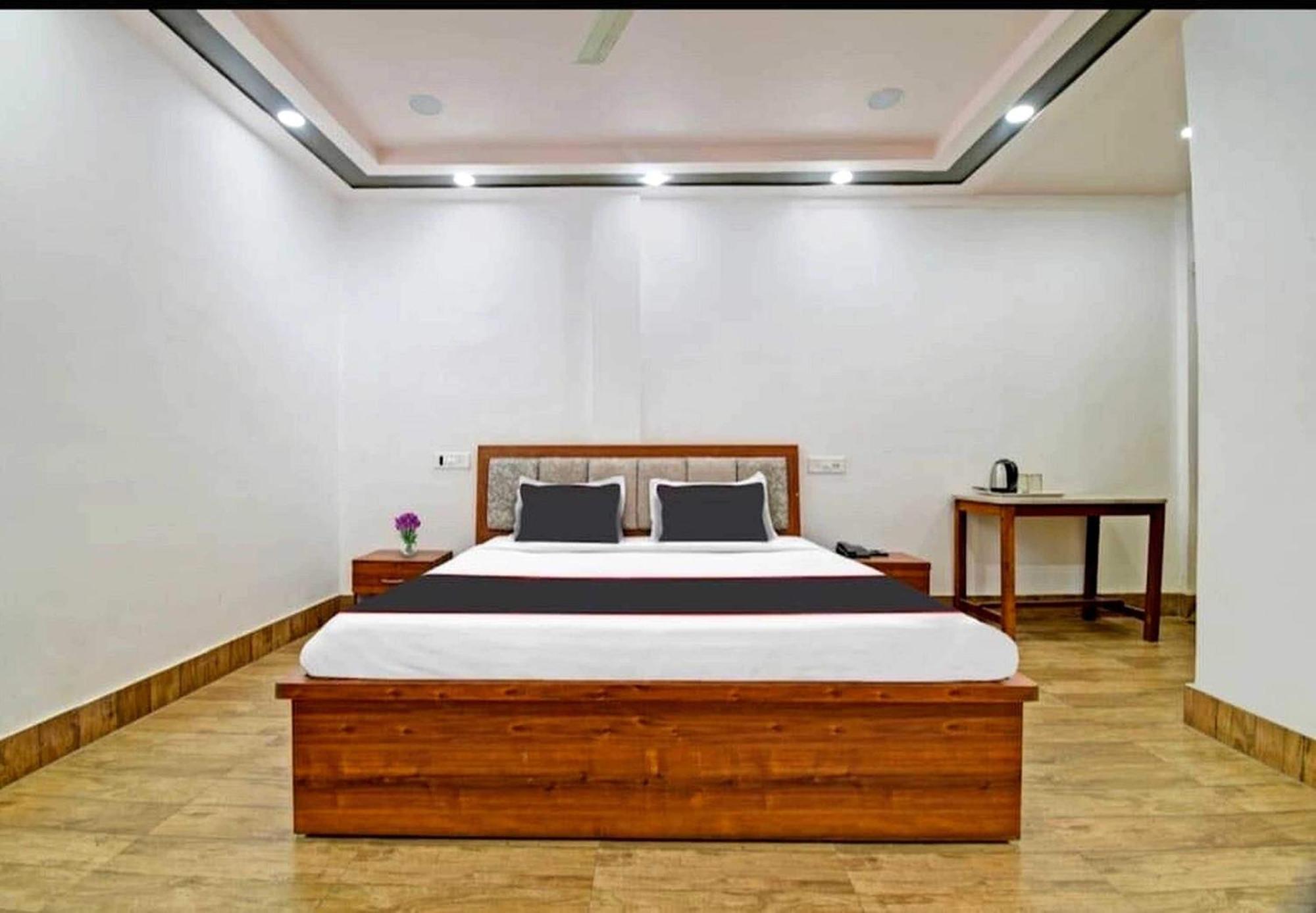 Capital O 26866 Megha Resort Jorhāt Exterior foto