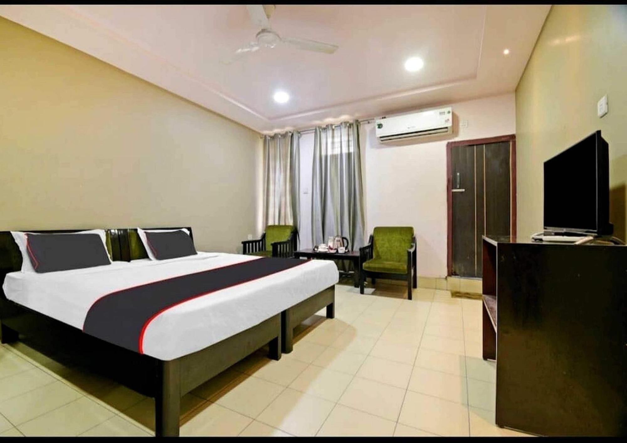 Capital O 26866 Megha Resort Jorhāt Exterior foto