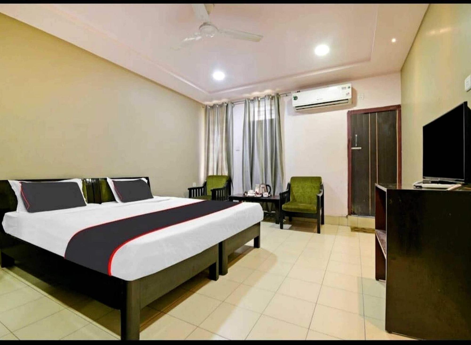 Capital O 26866 Megha Resort Jorhāt Exterior foto